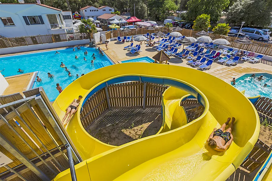 camping avec toboggan aquatique finistere